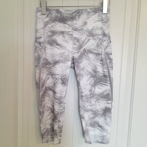 Lululemon Pace Perfect Crop (17") Breeze By White Light Cast / Light Cast Size 8